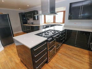 Fridge, dishwasher, electric kettle, toaster - Preseli Heights (Pembroke Dock)