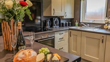 Dishwasher, cookware/dishes/utensils