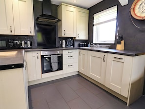 Cottage | Private kitchen - The Roe (Saint Asaph)