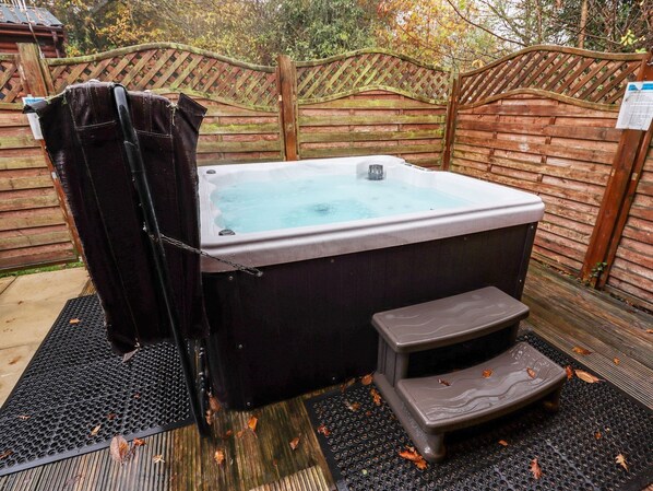 Bañera de hidromasaje al aire libre