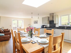 Cottage | Dining