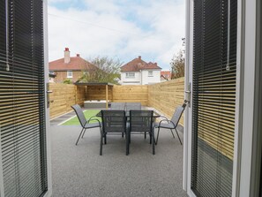 Outdoor dining - Park View (Llandudno)