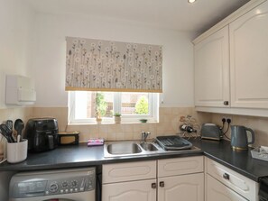 冰箱、电热水壶、烤面包机、厨具/餐具