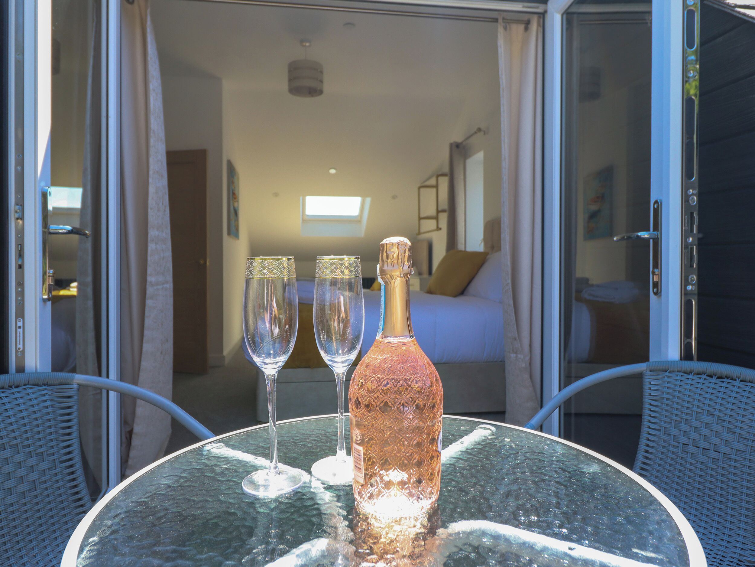 4 bedrooms, individually decorated, individually furnished, free WiFi