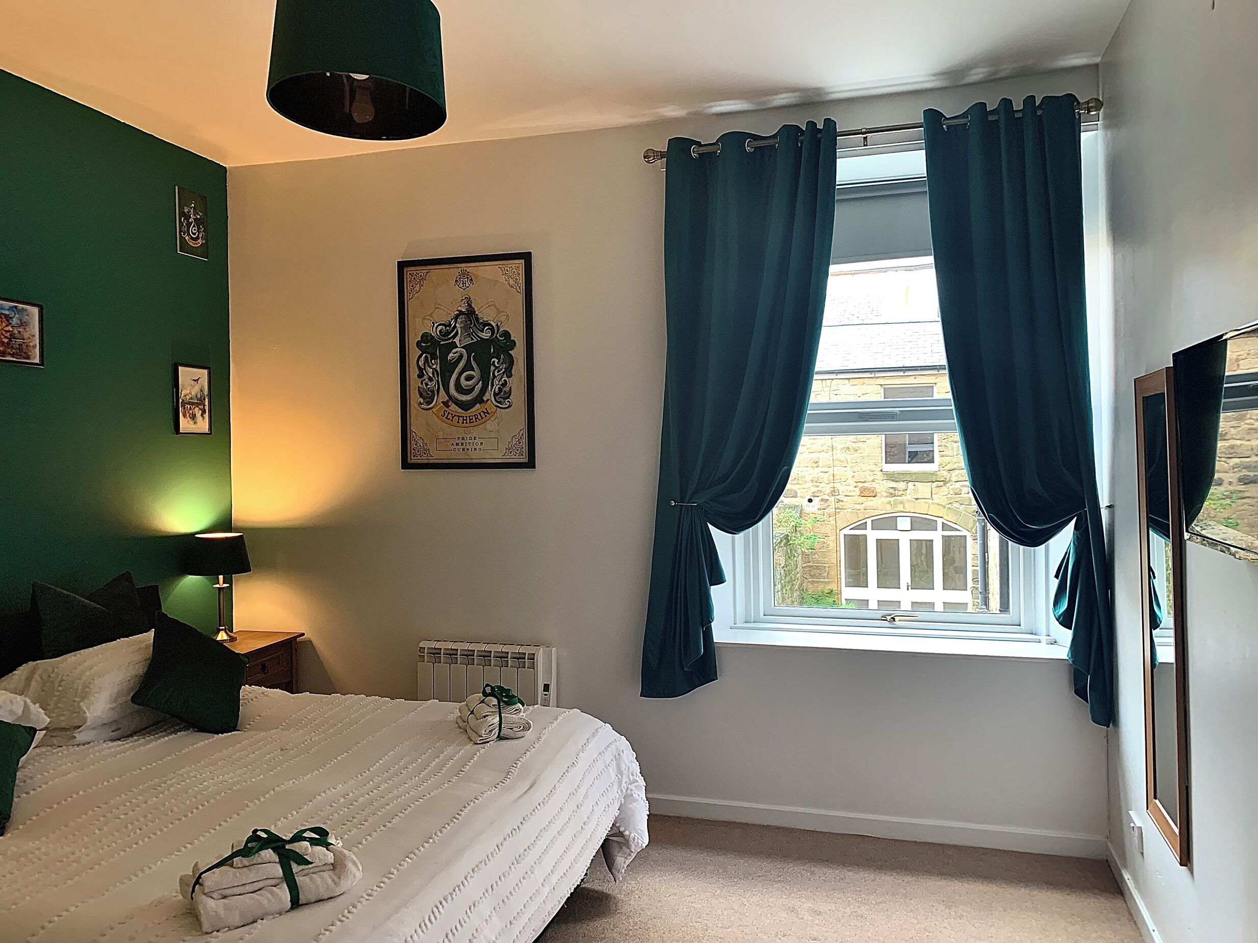 2 quartos, individualmente decorados, individualmente mobiliados