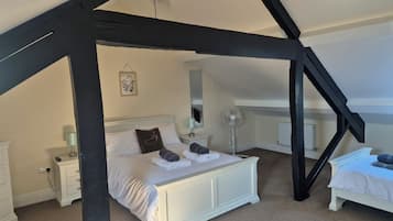 Cottage | 4 bedrooms, individually decorated, individually furnished, free WiFi