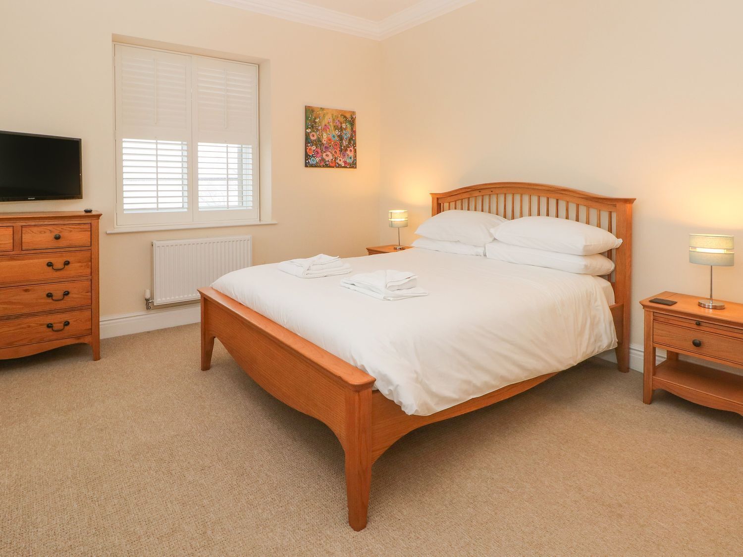 4 habitaciones, decoración personalizada y muebles diferentes 