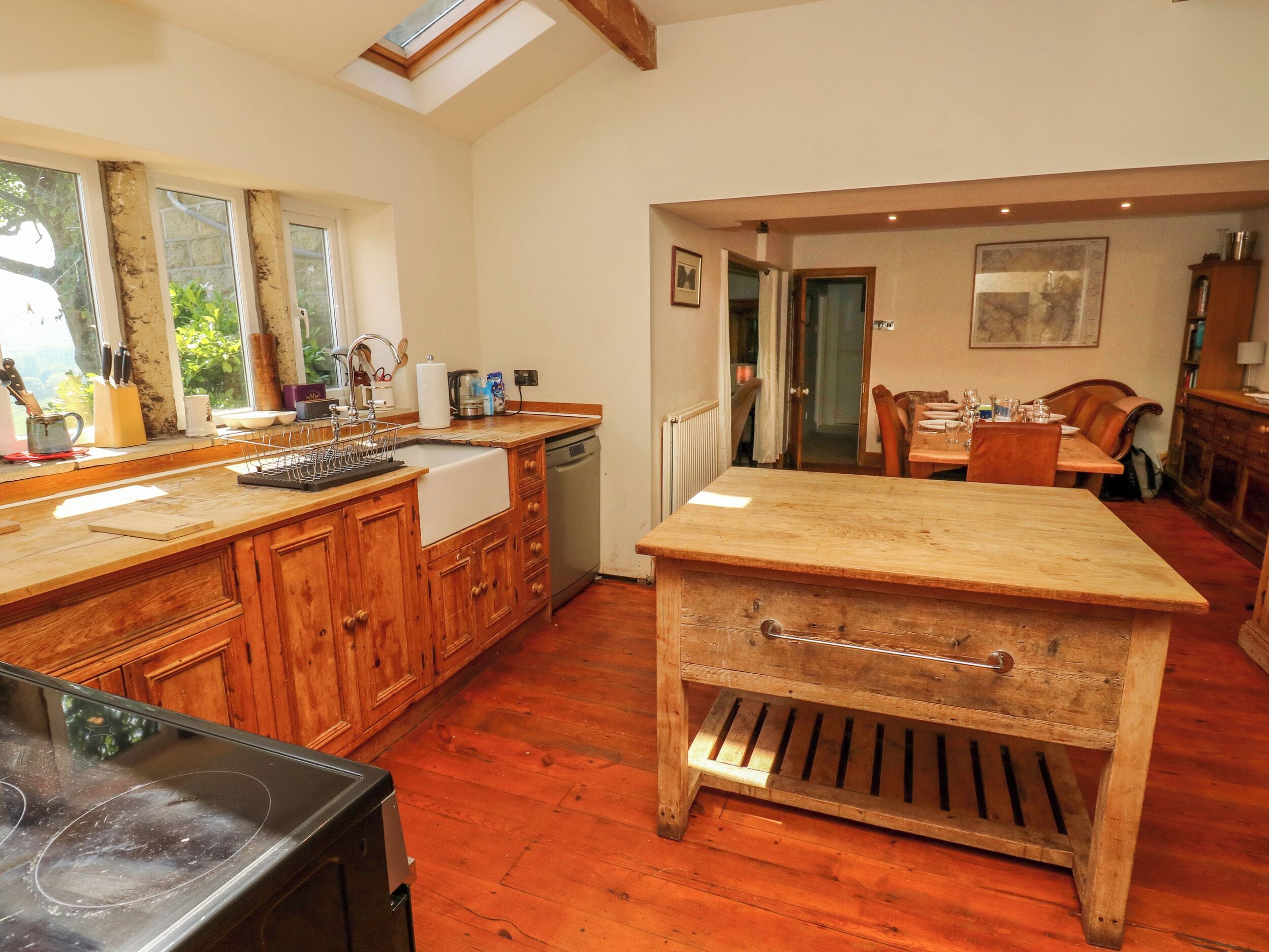 Frigorifero, bollitore elettrico, tostapane, pentole/stoviglie/utensili