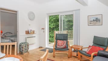 2 bedrooms, individually decorated, individually furnished, free WiFi