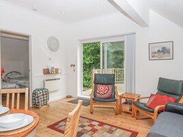 2 bedrooms, individually decorated, individually furnished, free WiFi