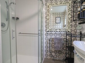 Shower - Little Hallgarth (Keswick)