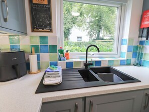Fridge, dishwasher, cookware/dishes/utensils
