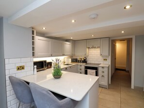 Dishwasher, cookware/dishes/utensils