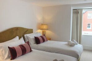 2 habitaciones, decoración personalizada y muebles diferentes 