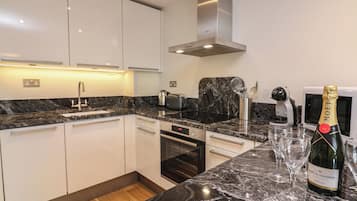 Fridge, dishwasher, cookware/dishes/utensils