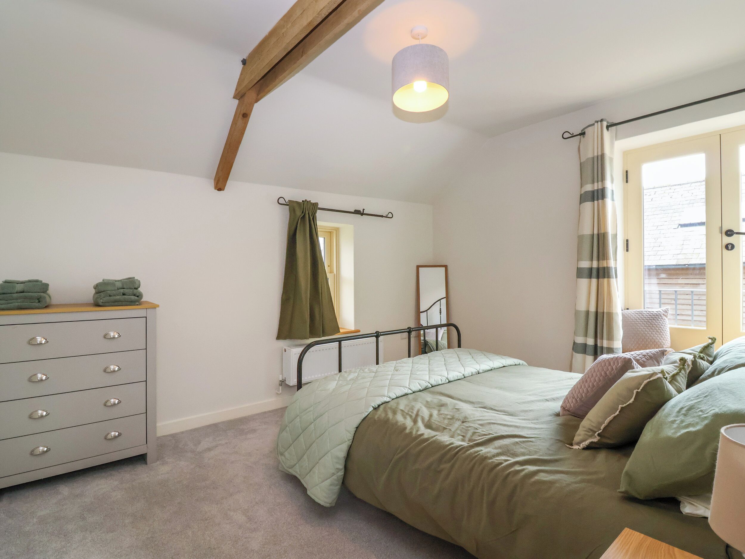 2 bedrooms, individually decorated, individually furnished, free WiFi