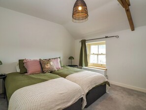 2 bedrooms, individually decorated, individually furnished, free WiFi - 8 Rookhaye (Salisbury)
