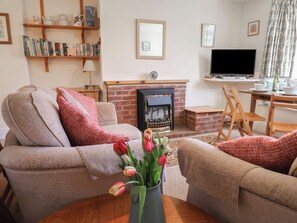Living area - 4 Lymbrook Cottages (Lyme Regis)