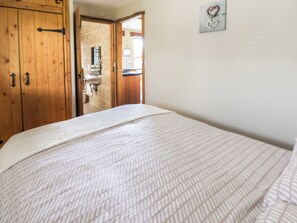 1 habitación, decoración personalizada y muebles diferentes