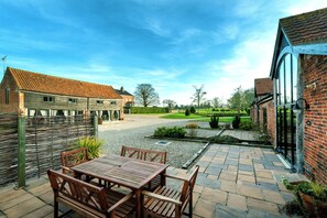 Outdoor dining - Teal (Beccles)