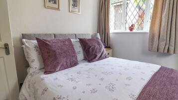 1 bedroom, individually decorated, individually furnished, free WiFi