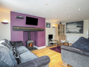 Living area - 42 Hyfrydle Road (Caernarfon)
