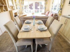 Dining - The Meadows 45 (Lincoln)
