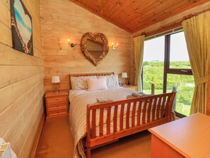 2 quartos, individualmente decorados, individualmente mobiliados