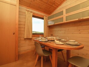 Dining - Moonlake Lodge (Bideford)