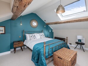 5 bedrooms, individually decorated, individually furnished, free WiFi