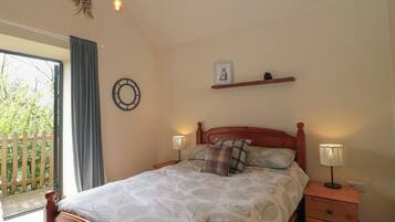 1 bedroom, individually decorated, individually furnished, free WiFi