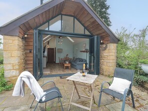 Outdoor dining - The Cart Shed (Yeovil)