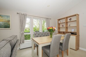 Dining - Lodge 59 at Riviera Bay Coastal Retreat (Brixham)