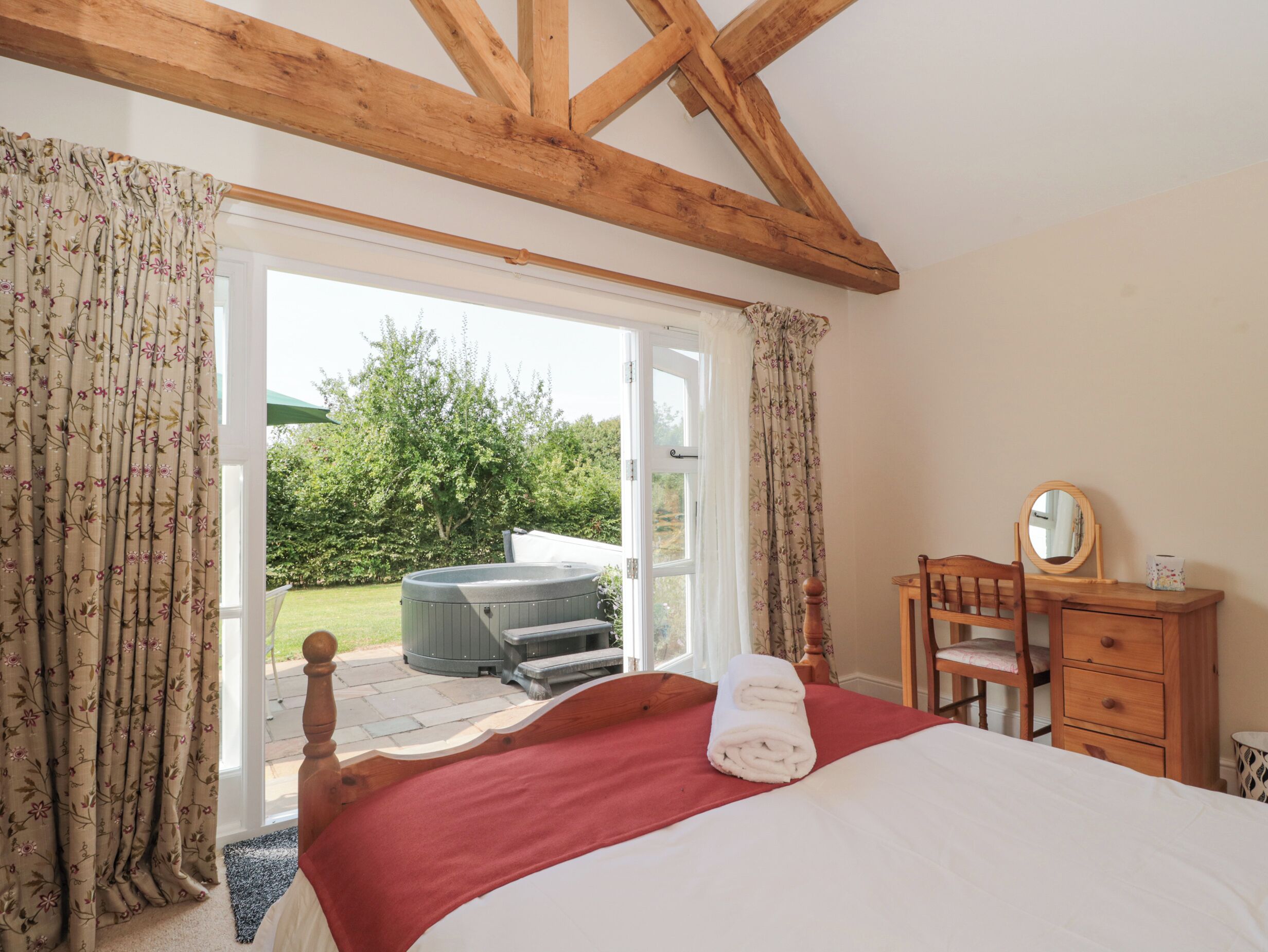 2 bedrooms, individually decorated, individually furnished, free WiFi