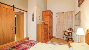 2 bedrooms, individually decorated, individually furnished, free WiFi