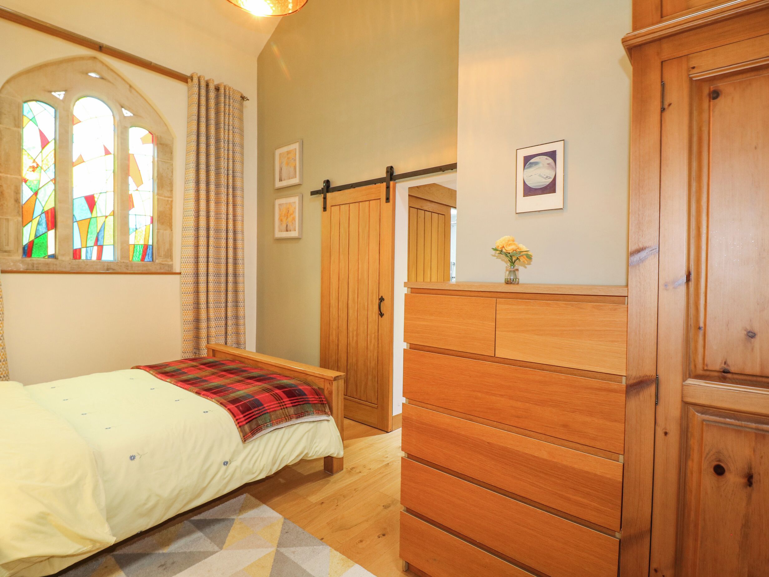 2 bedrooms, individually decorated, individually furnished, free WiFi