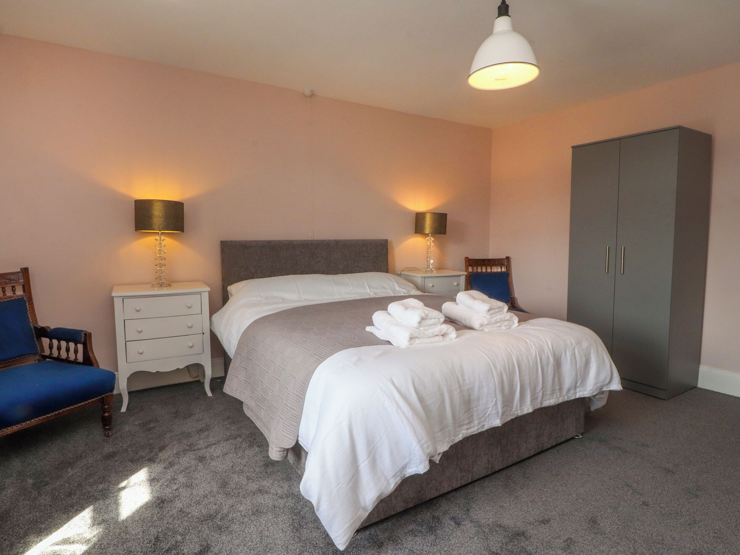 2 bedrooms, individually decorated, individually furnished