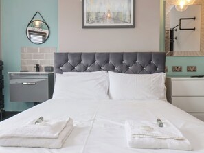 5 bedrooms, individually decorated, individually furnished, free WiFi - 32 Ashville Avenue (Scarborough)