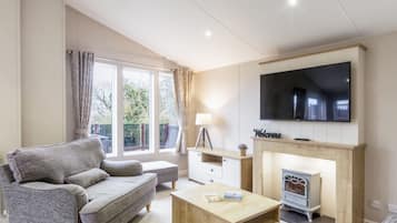 Cottage | Living area | Fireplace
