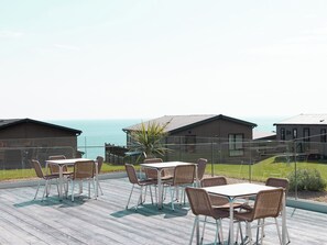 Cottage | Outdoor dining - Lodge 73 at Riviera Bay Coastal Retreat (Brixham)