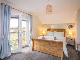 2 bedrooms, individually decorated, individually furnished, free WiFi