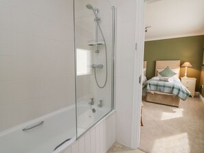 Shower, hair dryer - Tree Tops (Newport)