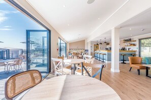 คอทเทจ | ร้านอาหาร