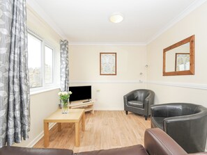 Living area - Chalet 30 at Landscove Holiday Park (Brixham)