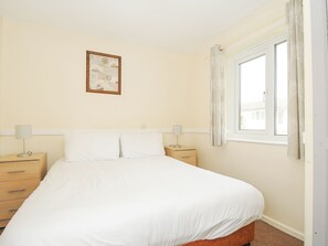 2 bedrooms, individually decorated, individually furnished, free WiFi - Chalet 30 at Landscove Holiday Park (Brixham)