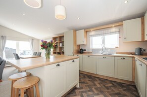 Frigorífic, rentaplats, bullidora elèctrica i torradora 