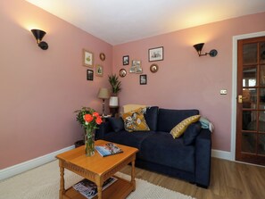 Living area - Holly Cottage (Malvern)