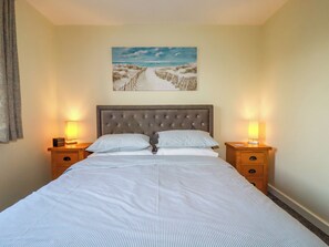 2 bedrooms, individually decorated, individually furnished, free WiFi - Freesia (Truro)