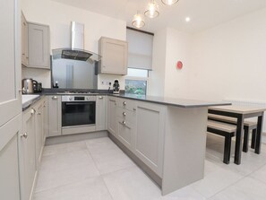 Mesin pencuci piring dan peralatan masak/sendok-piring