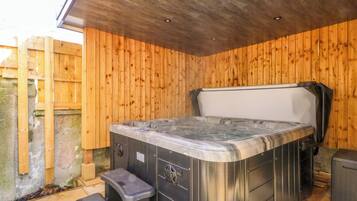 Indoor spa tub